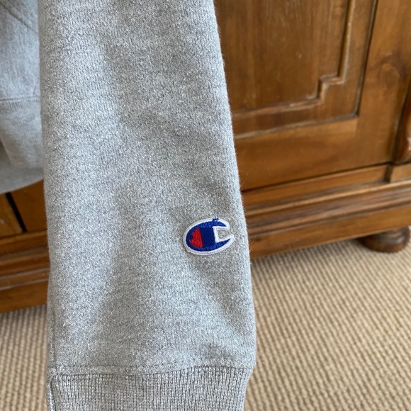 Size large Grey Champion hoodie - Picture 7 of 9